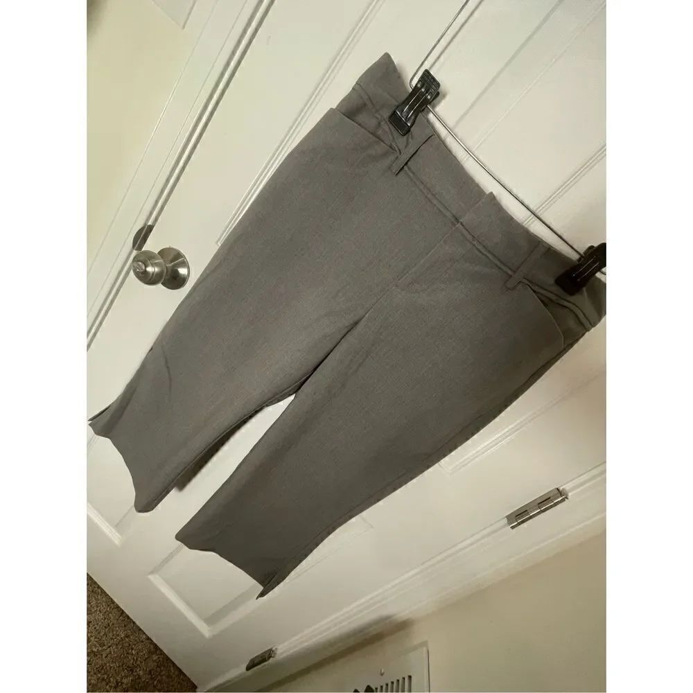 Christopher & Banks women’s capris gray size 6